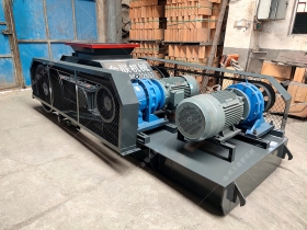 2PG610x400对辊泡芙短视频app污下载发往福建破碎鹅卵石