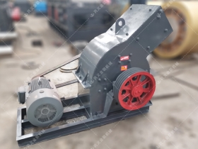 PC200x300小型不锈钢锤式泡芙短视频app污下载发往河北唐山粉碎化肥