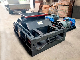2PGC900X900大型双齿辊泡芙短视频app污下载发往内蒙古赤峰破碎煤