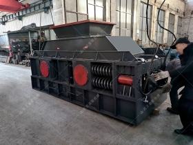 2PG1000X700对辊泡芙短视频app污下载发往湖北恩施破碎鹅卵石